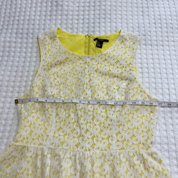 Forever 21 Yellow/White Lace Sleeveless Peplum Top - Picture 4 of 9